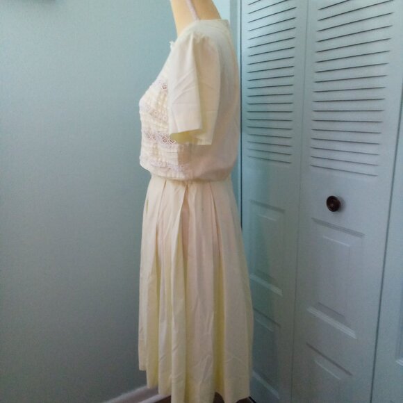 50s HERMAN MARCUS COTTON PIN-UP ROCKABILLY PALE YELLOW DRESS LACE BUTTONS PLEATS - Picture 4 of 13